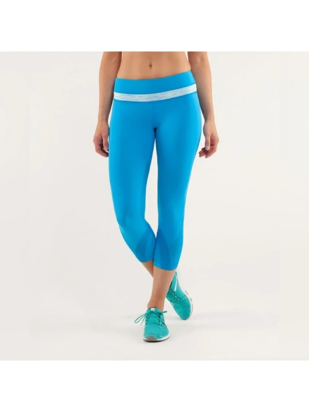 Lululemon Run: Inspire Crop II Beach Blanket Blue / Wee Are From Space Aquamari